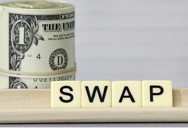 ‘Hükümetin tek hedefi Pazar’a kadar doları durdurmak’