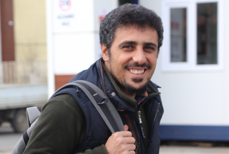 İçişleri Bakanlığı’nın “terörist” diyerek hedef gösterdiği gazeteci Aziz Oruç hâlâ gözaltında!